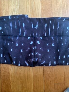 Lululemon Abstract Print High-Rise Leggings – Estimated Size 10